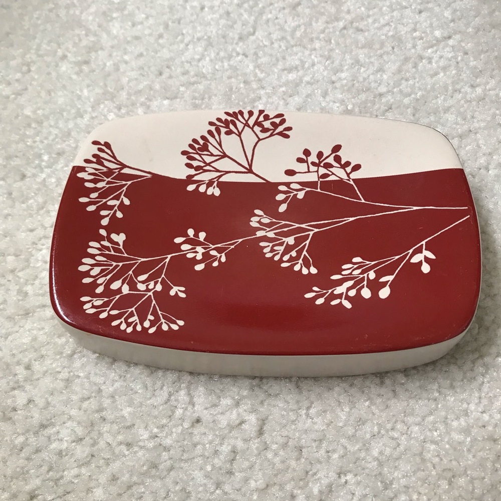 Like New! Red & Cream Ceramic Soap Dish – Botanical Design